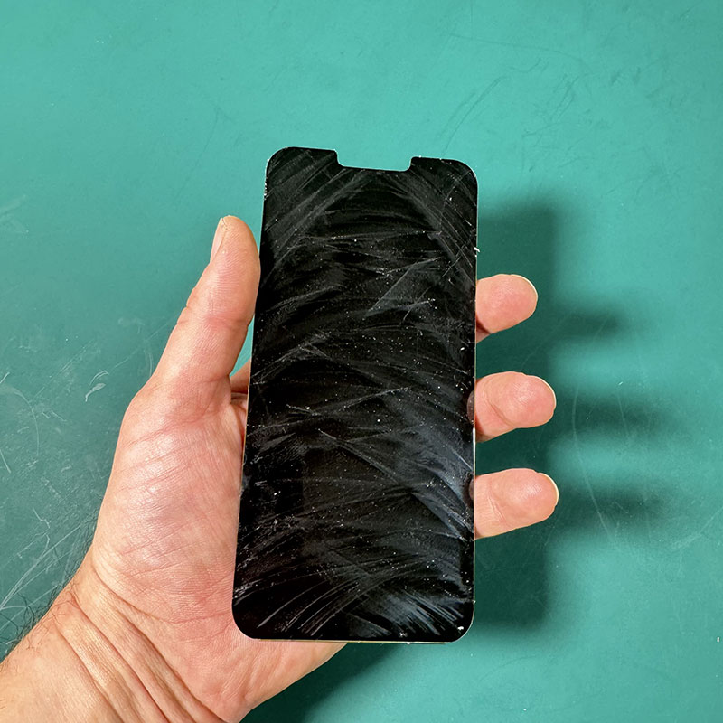 снятое стекло iPhone 13 Pro Max с дисплея